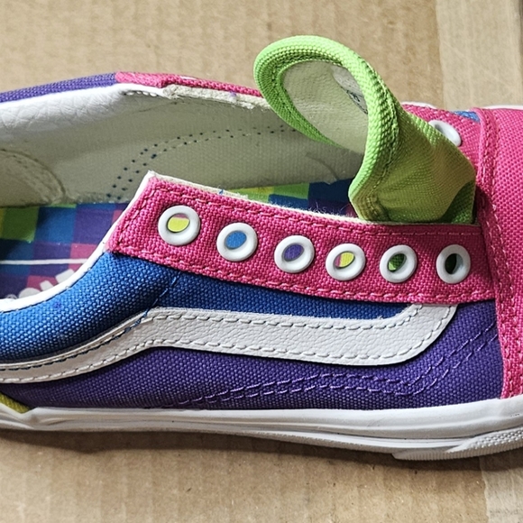 VANS( LITTLE GIRLS)(NWOT) - Picture 4 of 10